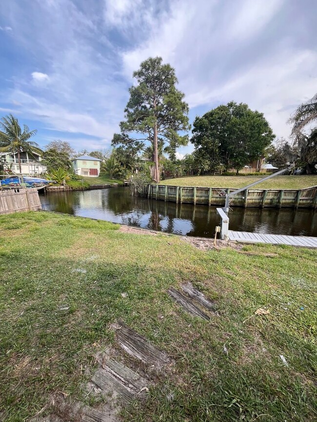 Building Photo - OCEAN ACCESS WATERFRONT! 3 bed / 2 bath wi...