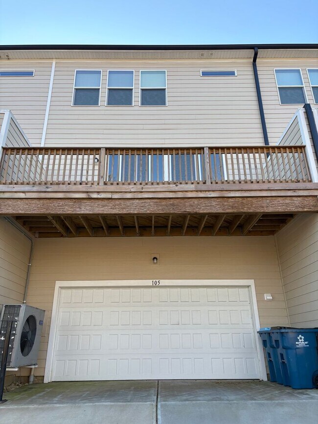 Building Photo - End-Unit Townhome w/3BR + 2-Car Garage + Balcony