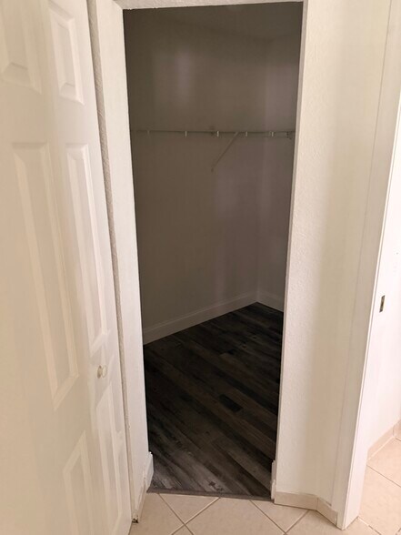 Building Photo - 4942 Garden Ct