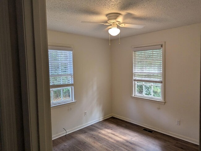 Building Photo - 609 Rucker Dr S
