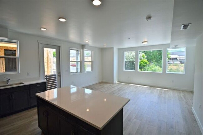 Building Photo - 8373 Iris Lumi Ln