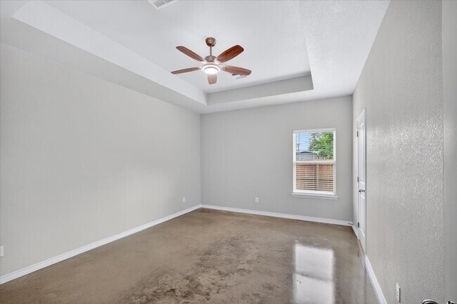 Building Photo - 412 W Avenue C