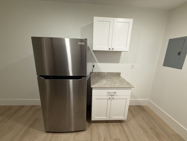 Building Photo - 940 N Hollywood St