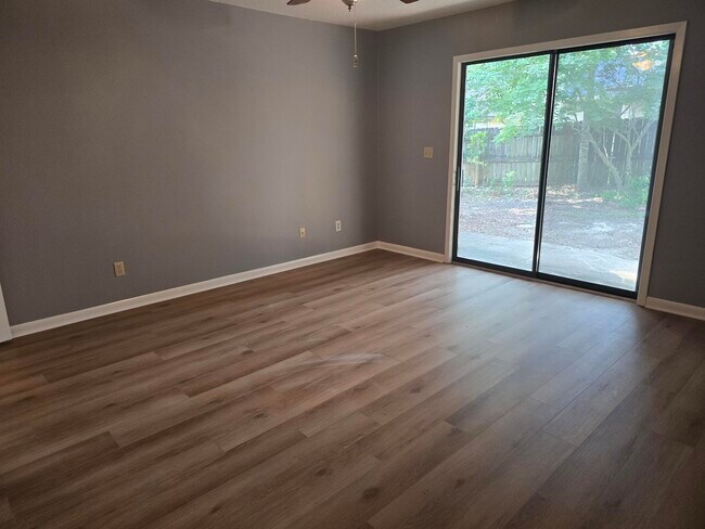Building Photo - 3929 Balsam Dr