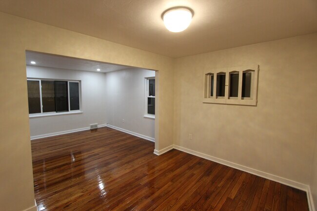 Building Photo - 4511 Main St