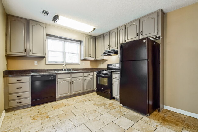 Building Photo - 3330 Salem Cove Dr