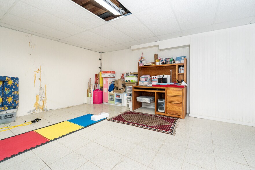 Building Photo - 1574 Devonshire Dr