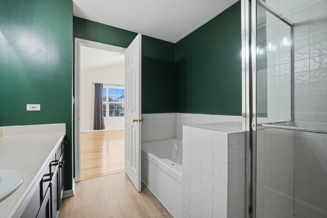 Building Photo - 1929 Golden Gate Ln