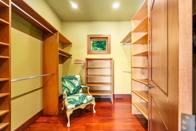 Building Photo - Luxury furnished 4 bedroom 3 bathroom with...