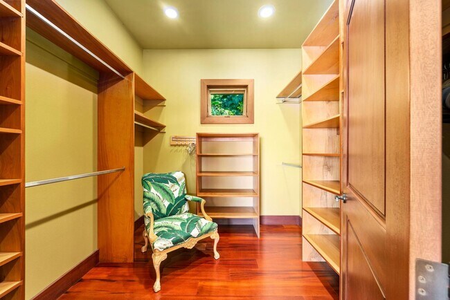 Building Photo - Luxury furnished 4 bedroom 3 bathroom with pool, spa, and outdoor showers