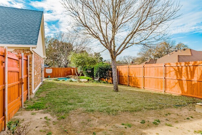 Building Photo - 1306 Lakeside Dr