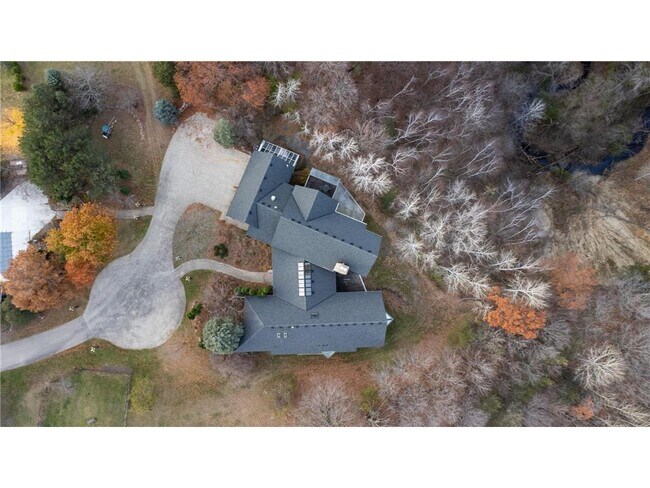 Building Photo - 1560 Bluff Creek Dr