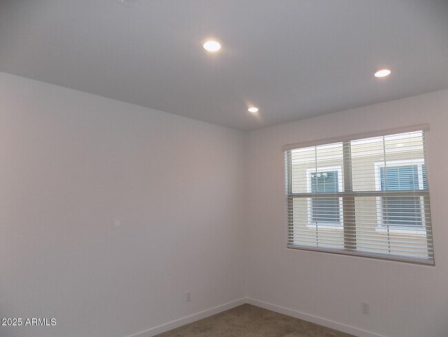 Building Photo - 1159 E Sabino Dr