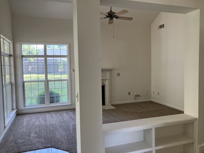 Building Photo - 114 W Shore Dr