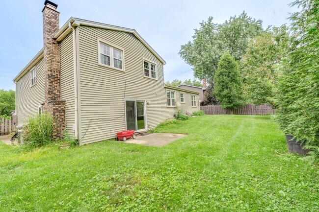 Building Photo - 5S735 Park Meadow Dr