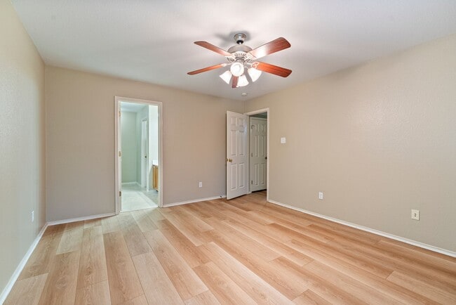 Building Photo - Beautiful 3 bedroom, 2.5 bathroom home in Avery Ranch West!!!