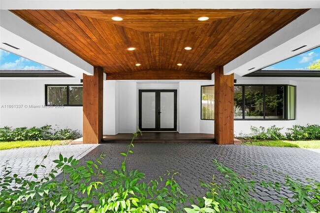 Building Photo - 7000 SW 125th St
