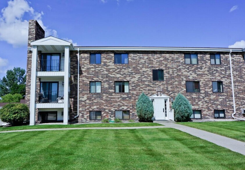 Building Photo - 341 Prairiewood Cir S