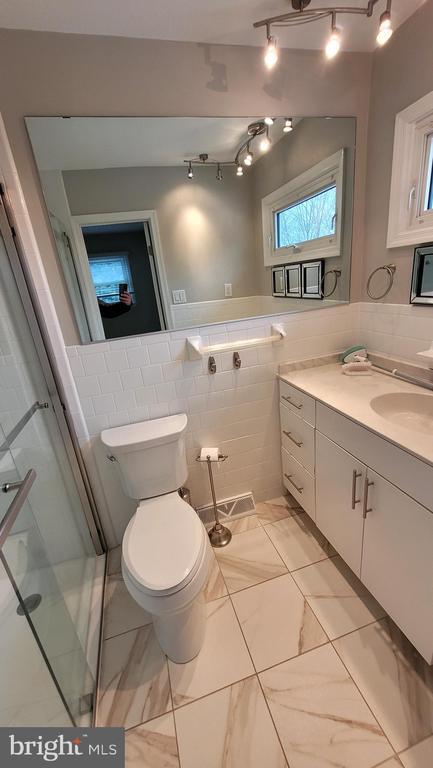 Building Photo - 557 Bellview Ave