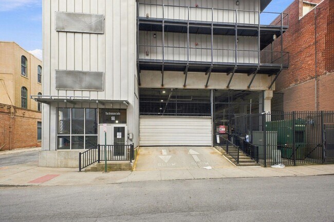 Building Photo - 160 N Wall St