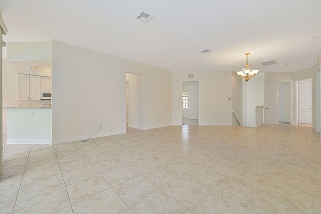 Building Photo - **Coach Home in Jonathans Bay - 3/2 + Den -  Water Views - 2 Car Garage**