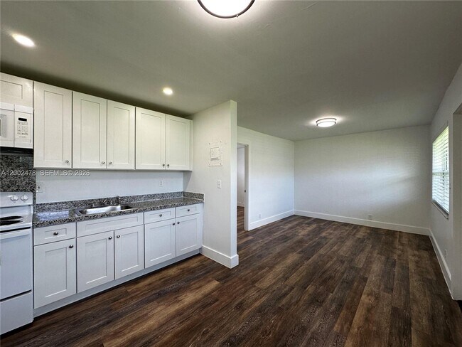 Building Photo - 2321 Madison St