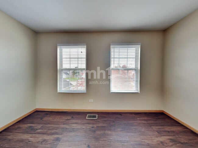 Building Photo - 1300 Broadlawn Dr