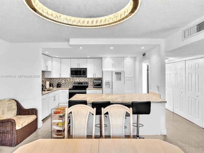 Building Photo - 20401 NE 30th Ave