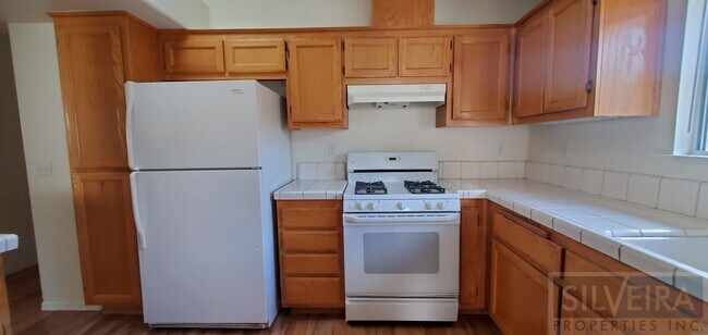 Building Photo - 2 Bedroom Santa Maria home available!