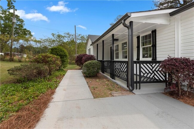 Building Photo - 2014 Fence Rd NE