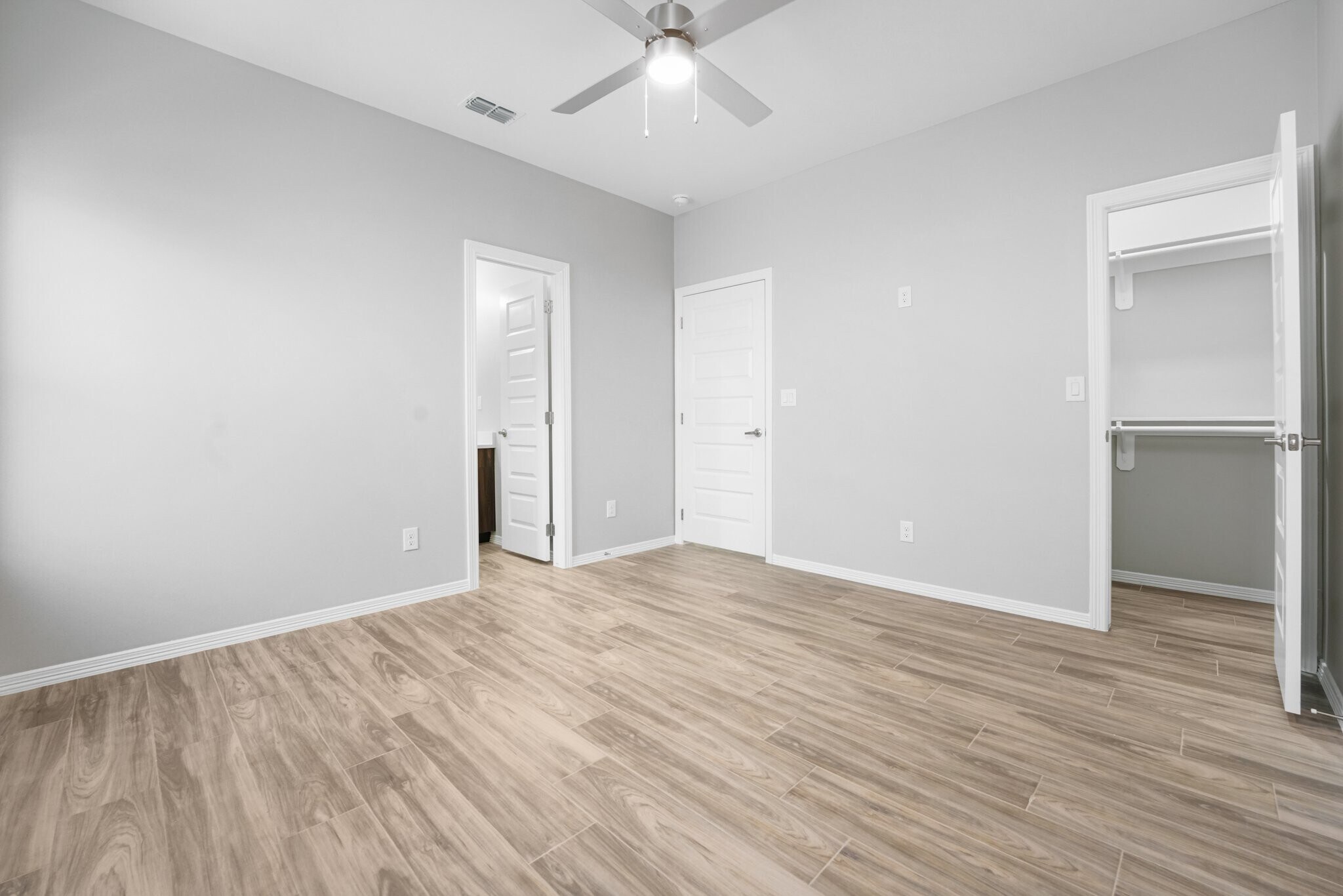 Building Photo - 84 E La Vista Ave