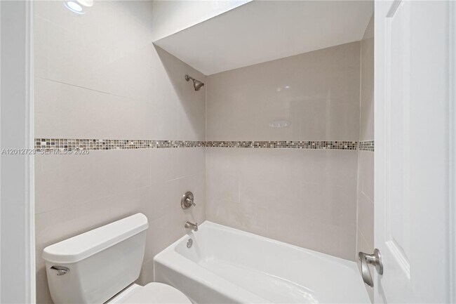 Building Photo - 11000 SW 112th Ave