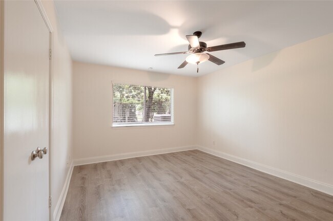 Building Photo - 208 Waters Edge