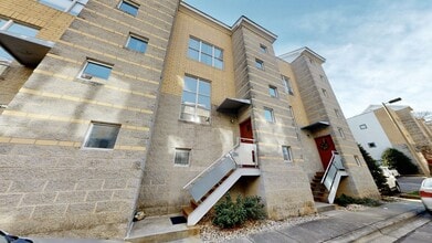 Building Photo - 2061 Atherton Heights Ln