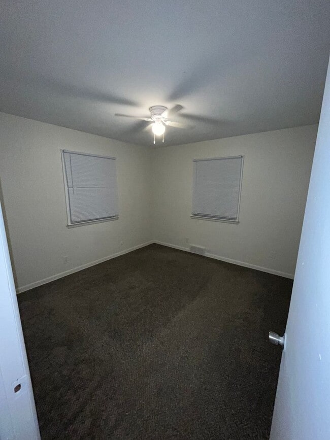 Building Photo - Agent Interest