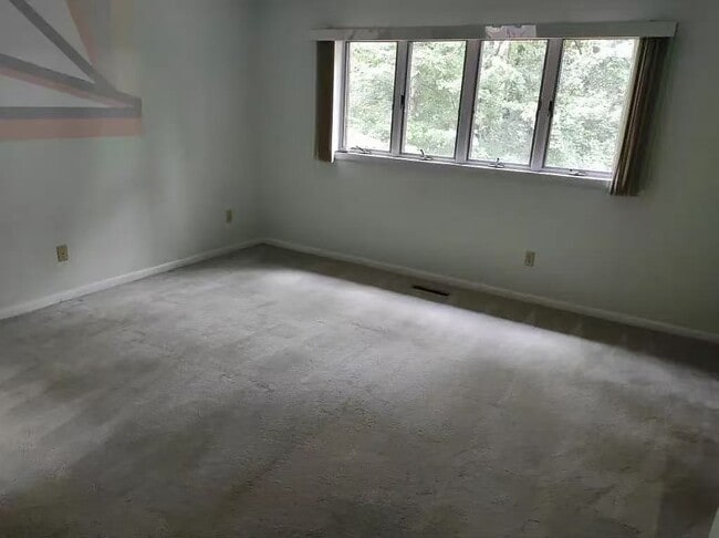 Building Photo - 605 Clubhouse Rd