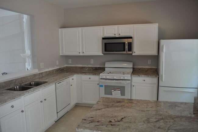 Building Photo - 940 Prestwyck Ct