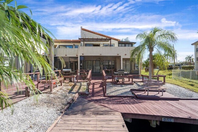 Building Photo - 2595 Cyprus Dr