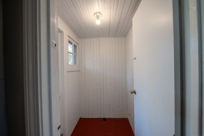 Building Photo - 21 Edge Hill Rd