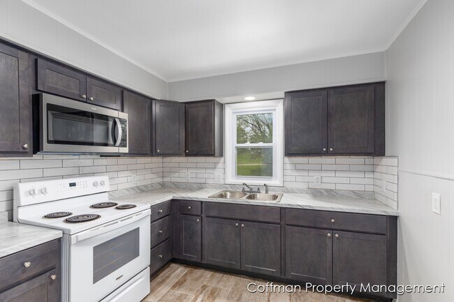 Building Photo - 3 Bed, 1 Bath House