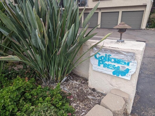 Building Photo - 7845 Golfcrest Dr