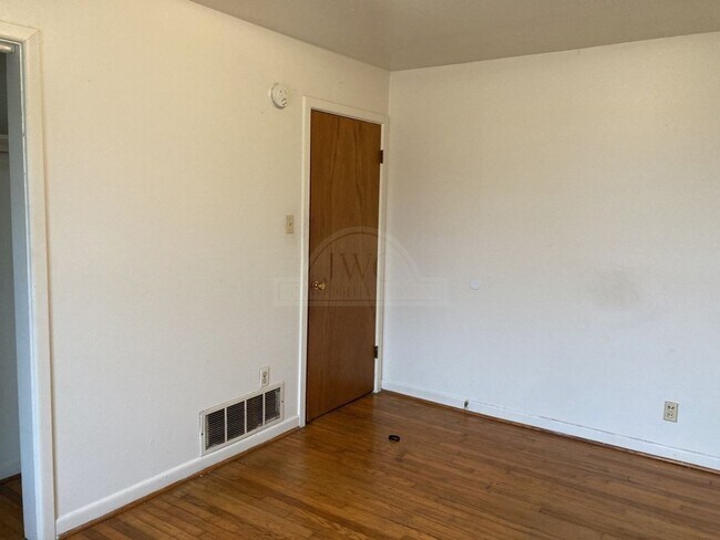 Building Photo - 310 Prather Dr