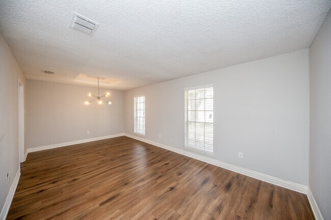 Building Photo - 451 Gentilly Dr