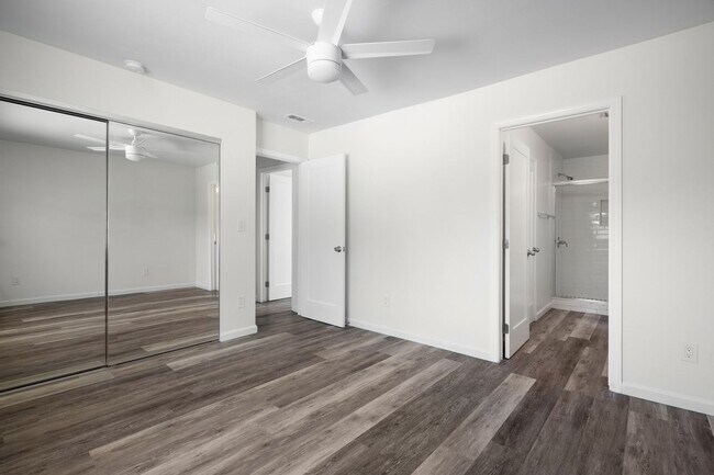 Building Photo - Oversized kitchen and living area!