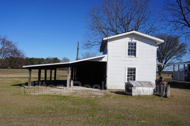 Building Photo - 2577 Jonesboro Rd