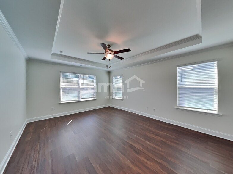Building Photo - 560 Rivermist Dr
