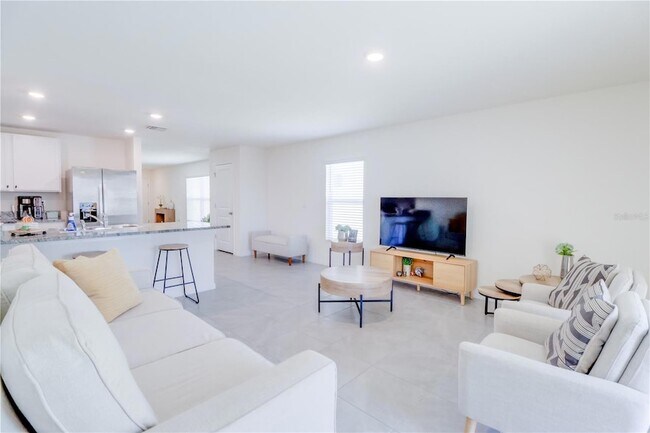 Building Photo - 8695 SW 46th Ave