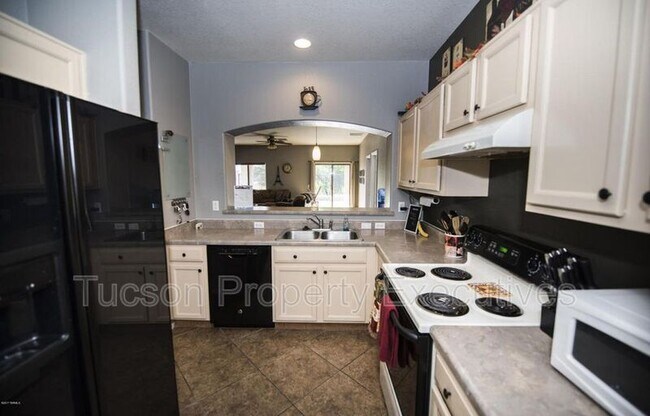 Building Photo - 12700 N Rodeo Land