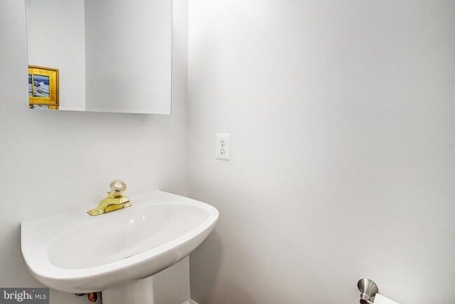 Building Photo - 1505 N Colonial Terrace