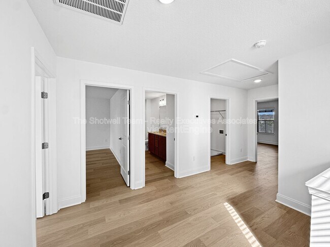 Building Photo - 1724 Bennett Vlg Dr